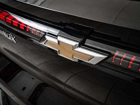 Used 2025 Chevrolet Equinox EV LT w/ Convenience Package image 17