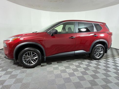 Used 2021 Nissan Rogue S image 2