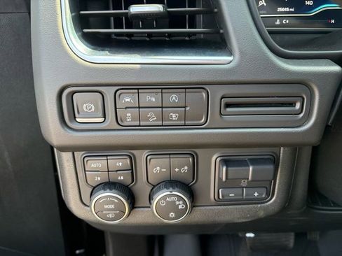 Used 2024 Chevrolet Suburban Z71 w/ Z71 Off-Road Package image 14