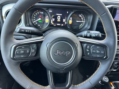 Used 2024 Jeep Wrangler Unlimited AWD/4WD image 22