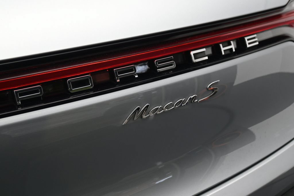 Certified 2023 Porsche Macan S AWD/4WD image 32