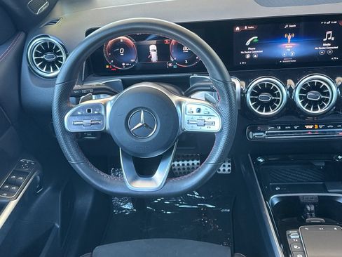 Used 2022 Mercedes-Benz GLB 250 4MATIC image 14