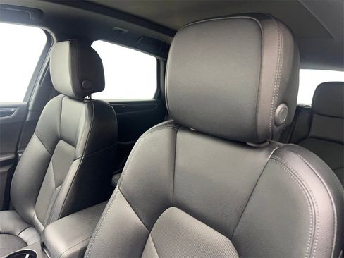 Used 2022 Porsche Macan image 26