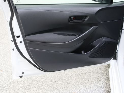 Used 2025 Toyota Corolla LE FWD image 12