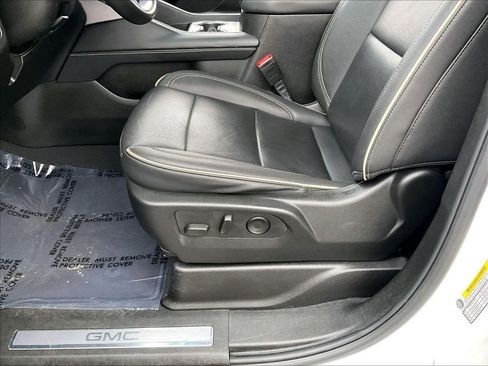 Used 2024 GMC Yukon XL SLT image 35