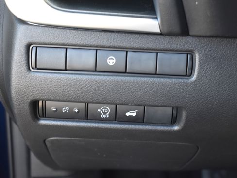 Used 2025 Nissan Rogue SV image 16