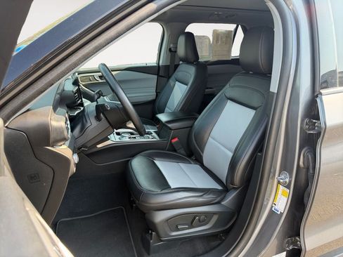 Used 2023 Ford Explorer XLT w/ Equipment Group 202A AWD/4WD image 6