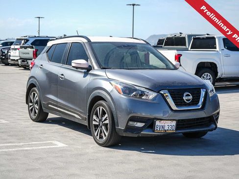 Used 2020 Nissan Kicks SR w/ SR Premium Package FWD image 3