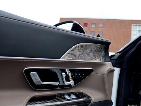 Used 2025 Mercedes-Benz SL 63 AMG 4MATIC image 11