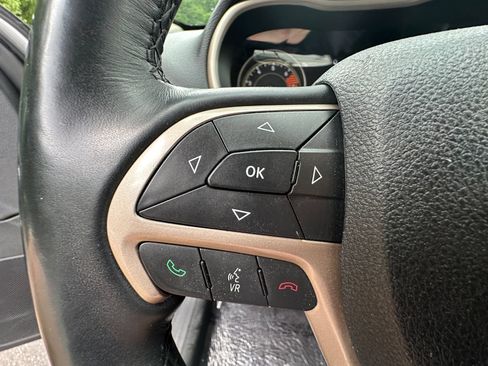 Used 2017 Jeep Cherokee Limited AWD/4WD image 19