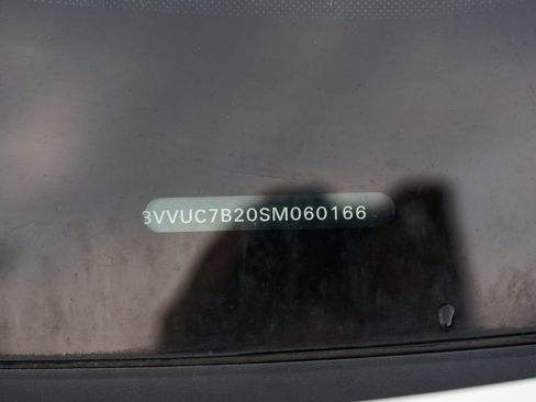 Used 2025 Volkswagen Taos SE AWD/4WD image 30