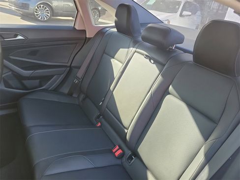 Used 2019 Volkswagen Jetta SE image 12