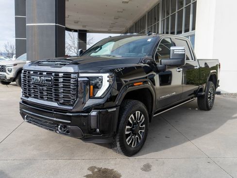 Used 2024 GMC Sierra 2500 Denali Ultimate image 3