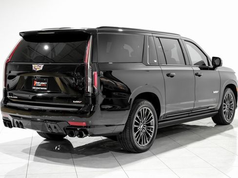 Used 2023 Cadillac Escalade ESV V image 4