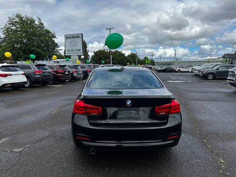 Used 2017 BMW 320i Sedan RWD image 4