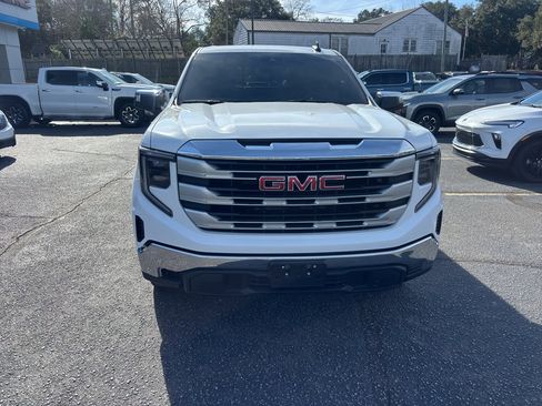 Used 2024 GMC Sierra 1500 SLE w/ Preferred Package image 3