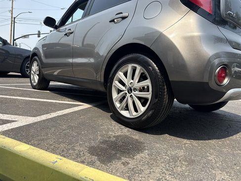Used 2018 Kia Soul + FWD image 6