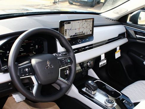 New 2026 Mitsubishi Outlander SEL image 3