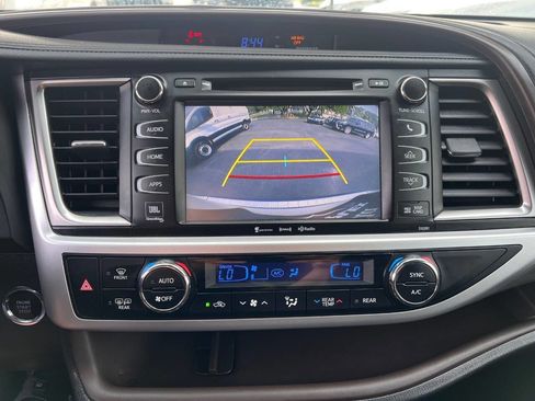 Used 2019 Toyota Highlander Limited image 15