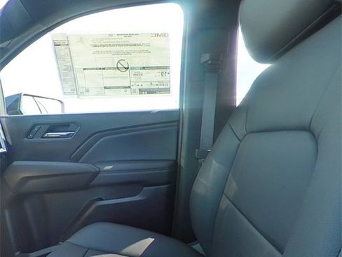 New 2026 GMC Canyon Elevation w/ Convenience Package image 27