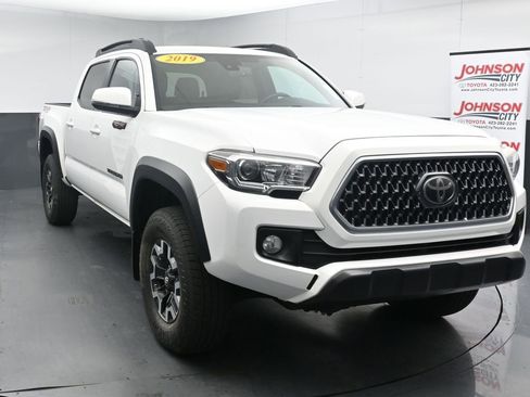 Used 2019 Toyota Tacoma TRD Off-Road AWD/4WD image 3