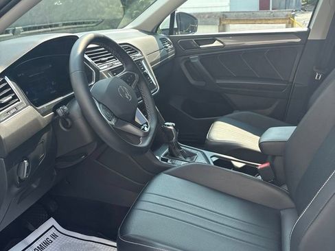 Used 2022 Volkswagen Tiguan SE AWD/4WD image 12