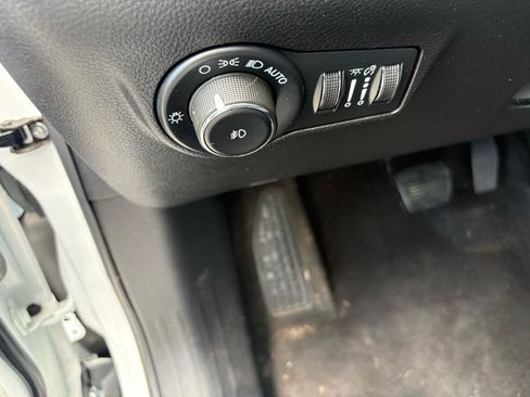 Used 2022 Jeep Compass Latitude w/ Sun and Sound Group AWD/4WD image 17