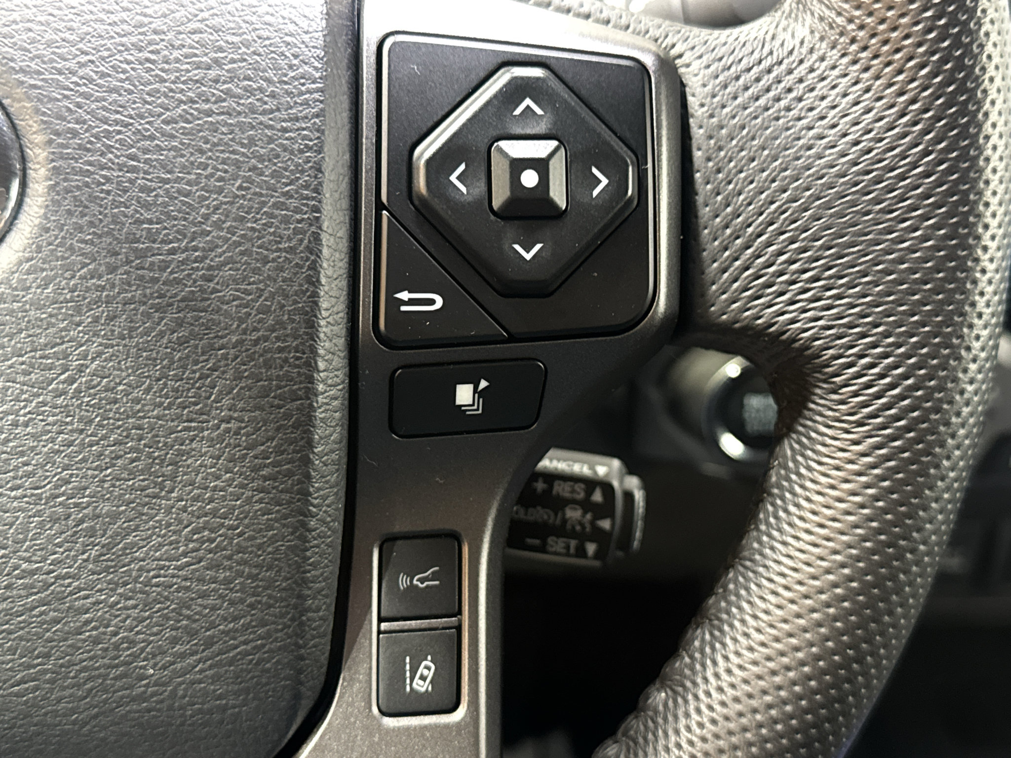 Used 2023 Toyota Tacoma TRD Off-Road w/ Technology Package AWD/4WD image 22