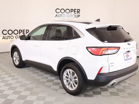 Used 2022 Ford Escape SE FWD image 21