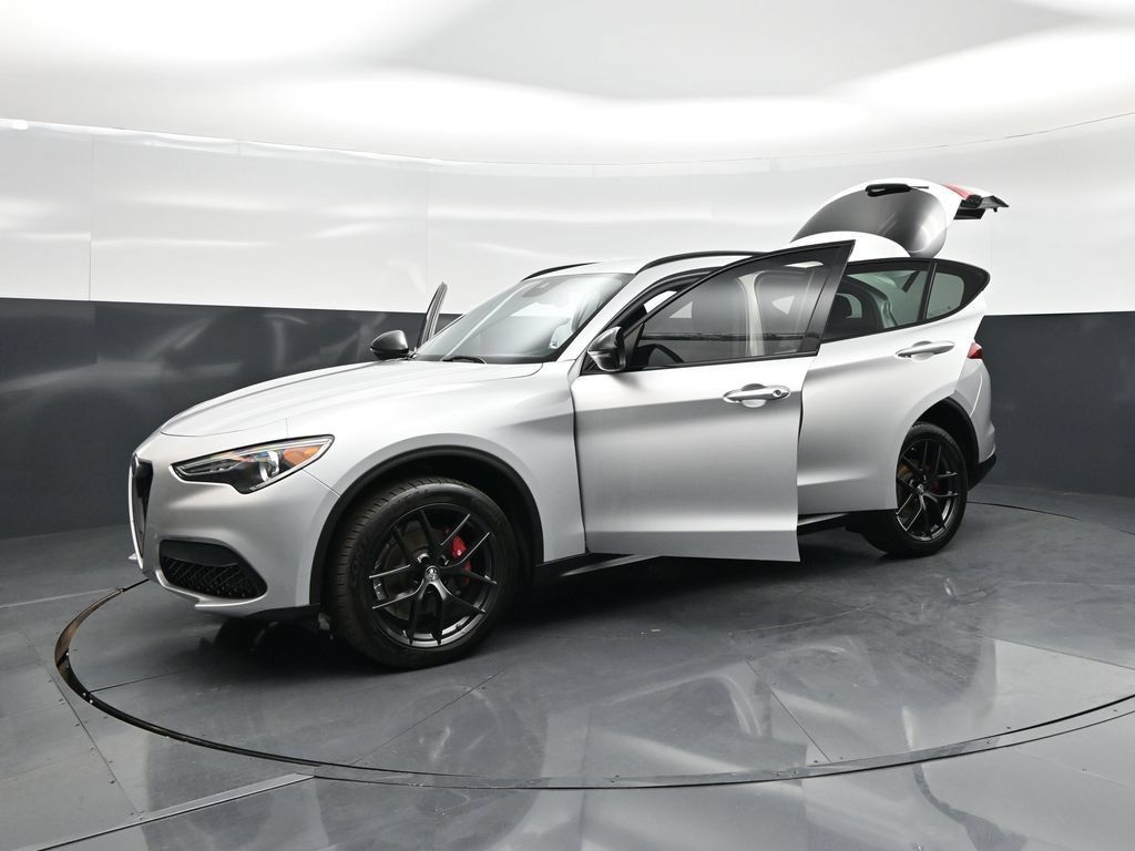 Used 2020 Alfa Romeo Stelvio w/ Nero Edizione RWD image 27
