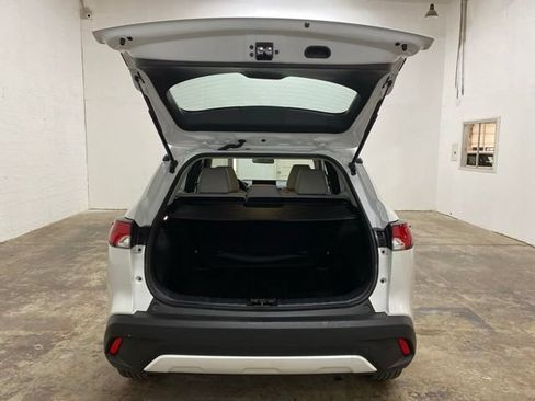 Used 2024 Toyota Corolla Cross L FWD image 9