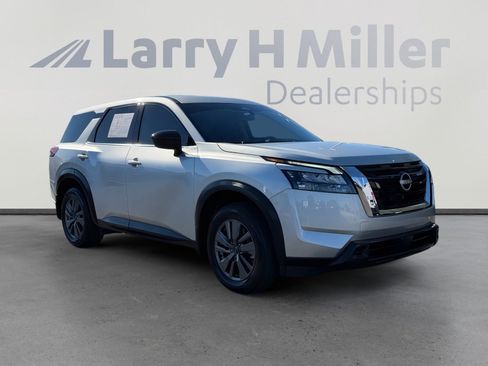 Used 2024 Nissan Pathfinder S image 8