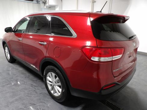 Used 2017 Kia Sorento FWD image 7