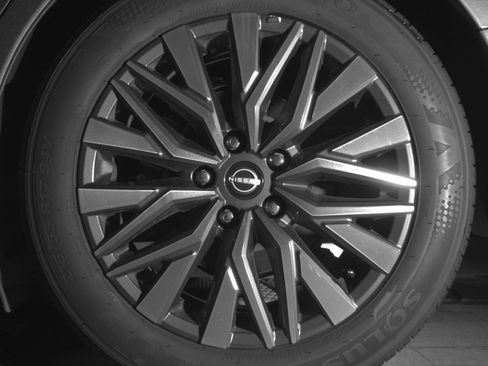 Used 2025 Nissan Altima 2.5 SV FWD image 14