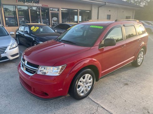 Used 2020 Dodge Journey SE FWD image 1