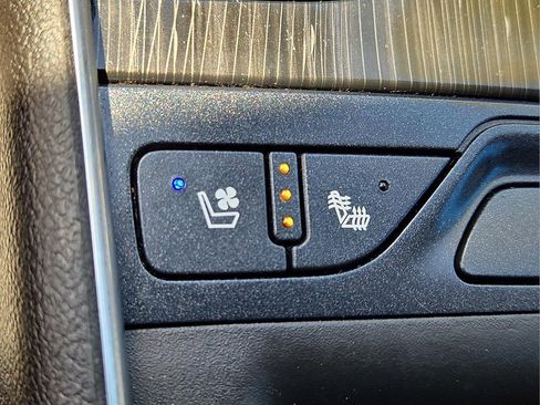 Used 2017 Chevrolet Impala Premier w/ Enhanced Convenience Package FWD image 25