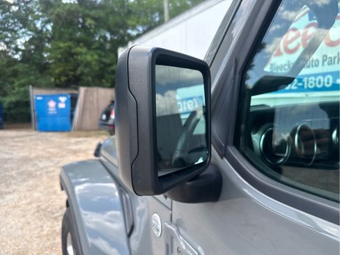 Used 2022 Jeep Wrangler Unlimited Sahara AWD/4WD image 15