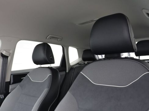 Certified 2023 Volkswagen Taos SE w/ Black Wheel Package FWD image 11