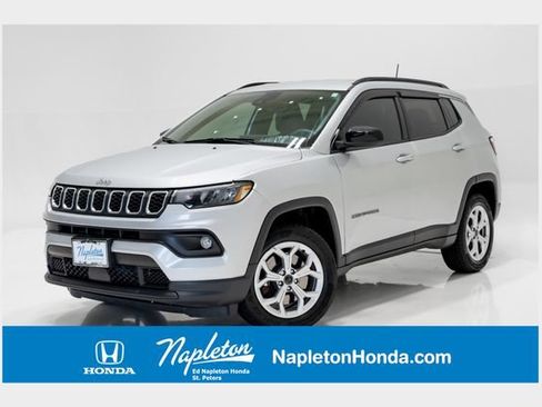 Used 2025 Jeep Compass Latitude AWD/4WD image 1