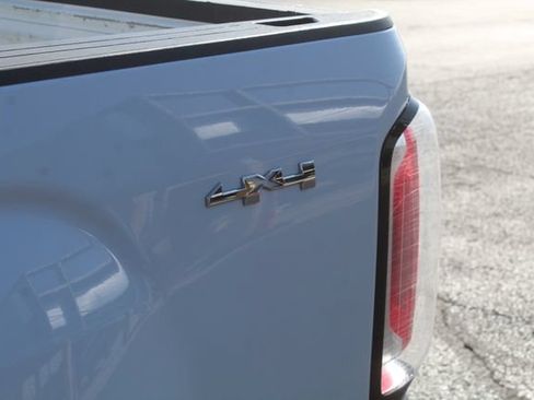 Used 2022 GMC Canyon Elevation w/ Elevation Premium Package AWD/4WD image 12