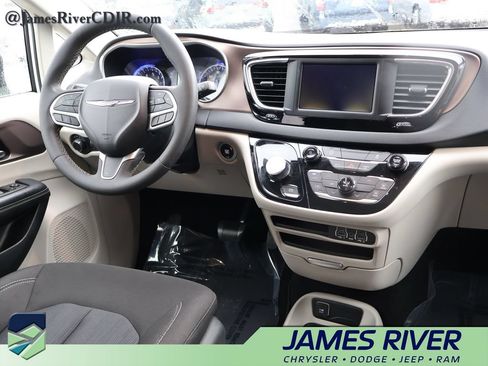 Used 2023 Chrysler Voyager LX FWD image 13