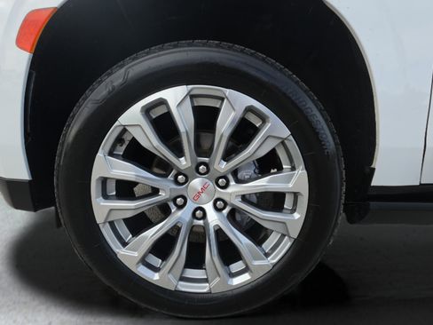 Used 2021 GMC Yukon Denali w/ Advanced Technology Package RWD image 11