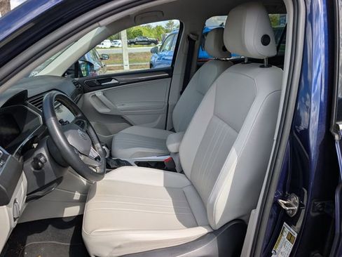 Certified 2023 Volkswagen Tiguan SE FWD image 9