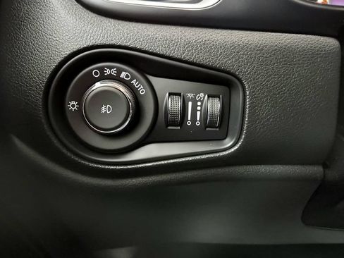 Used 2021 Jeep Renegade Latitude w/ Convenience Group AWD/4WD image 33