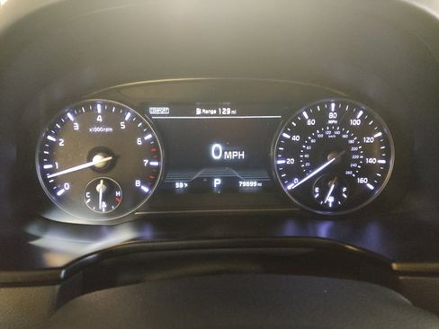 Used 2020 Kia K900 Luxury image 23