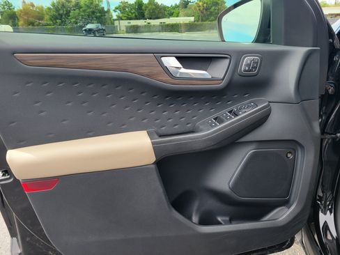 Used 2020 Ford Escape Titanium FWD image 25