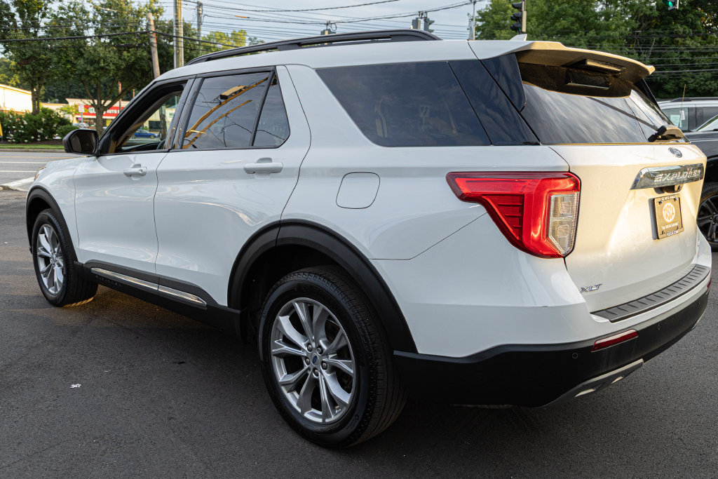 Used 2023 Ford Explorer XLT w/ Equipment Group 202A AWD/4WD image 4