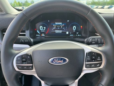 Used 2025 Ford Explorer Active image 28