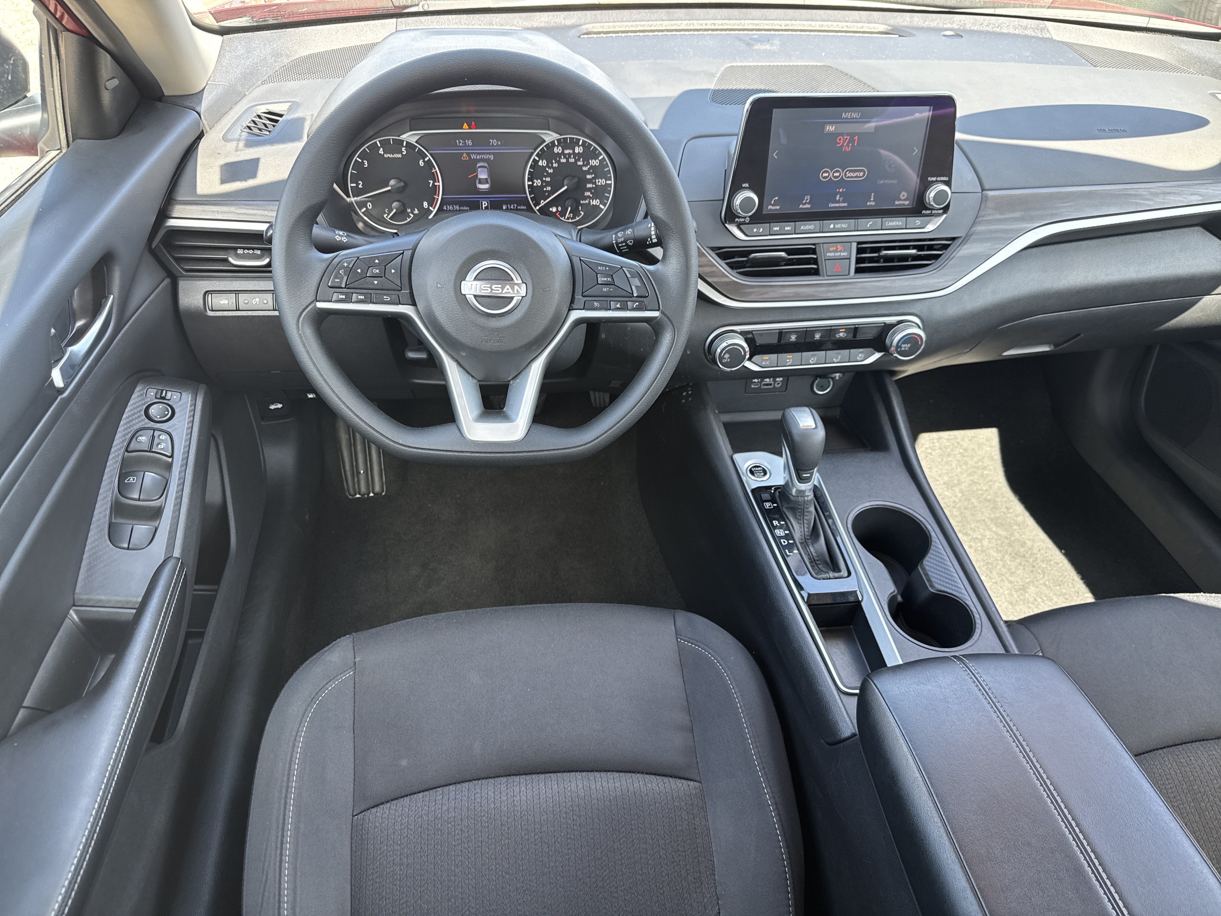 Used 2025 Nissan Altima 2.5 SV FWD image 7