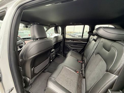 New 2026 Jeep Grand Cherokee Altitude AWD/4WD image 23